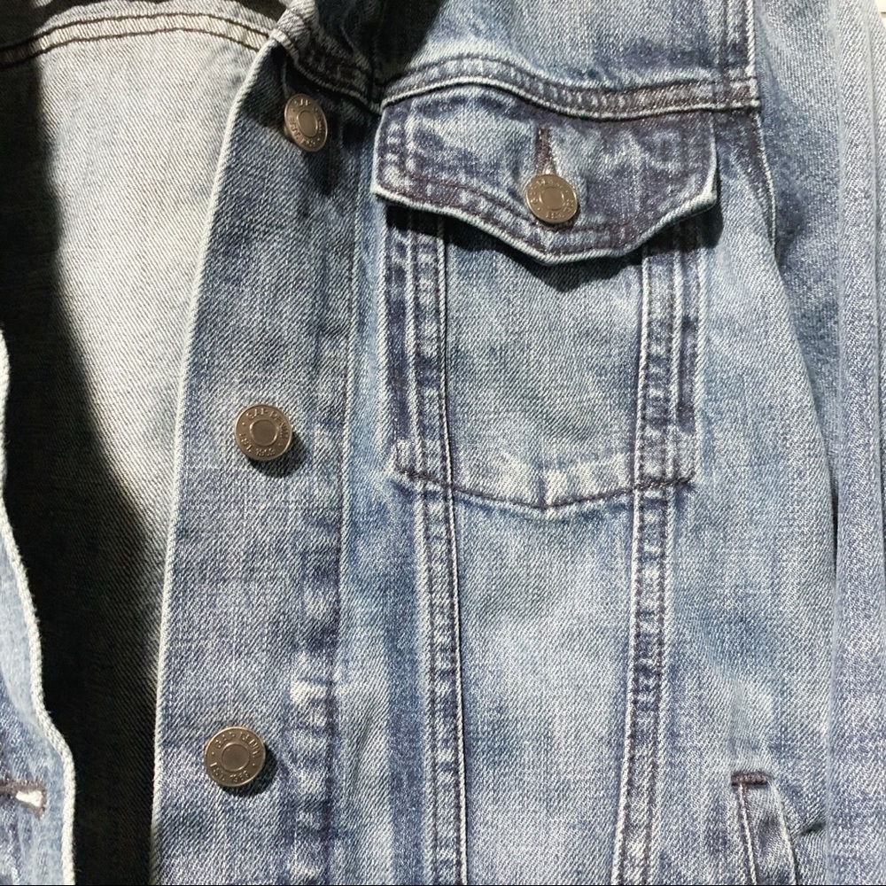 Women’s Gap denim jacket with light distressing - Picture 2 of 6
